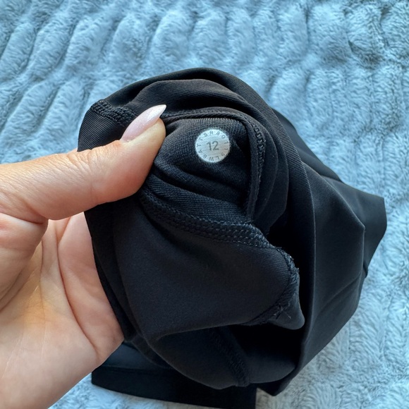 Lululemon Black Cropped Leggings Size 12 - Picture 2 of 6